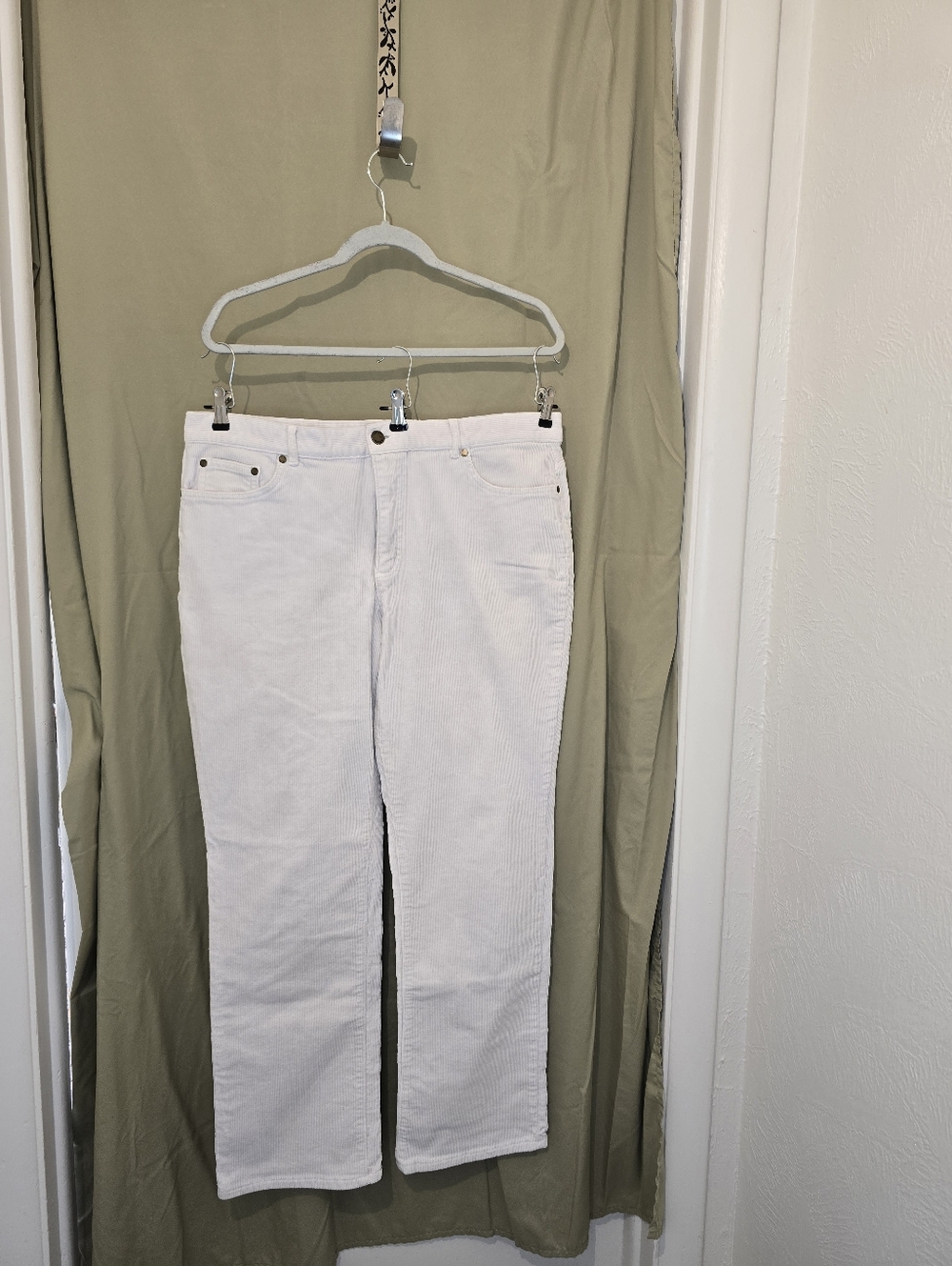 EUC Chaps White Corduroy Pants Women's SZ 18 Traditional Jean Style